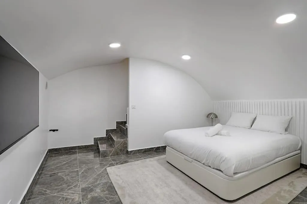 Buttes Chaumont Charming Apartment 4P Paris