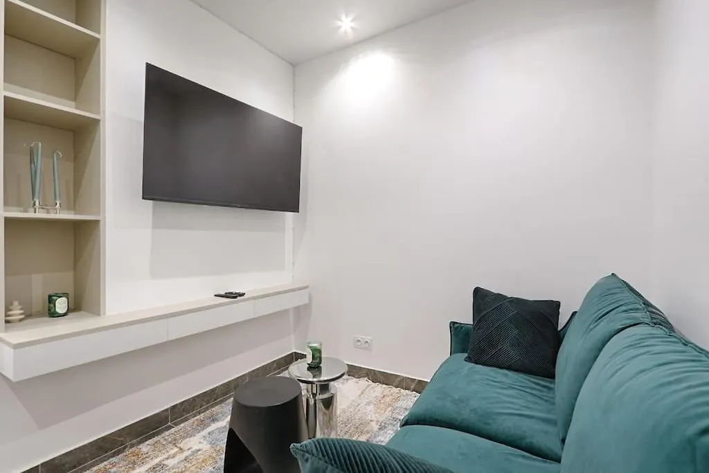 Buttes Chaumont Charming Apartment 4P Paris France